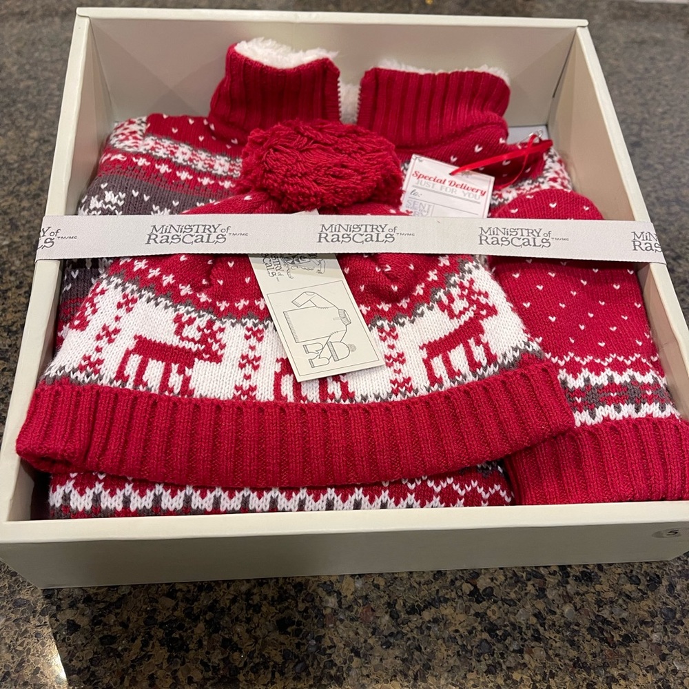 COPY - New in gift box. Ministry of Rascals. Size 5 sweater, hat and mittens.